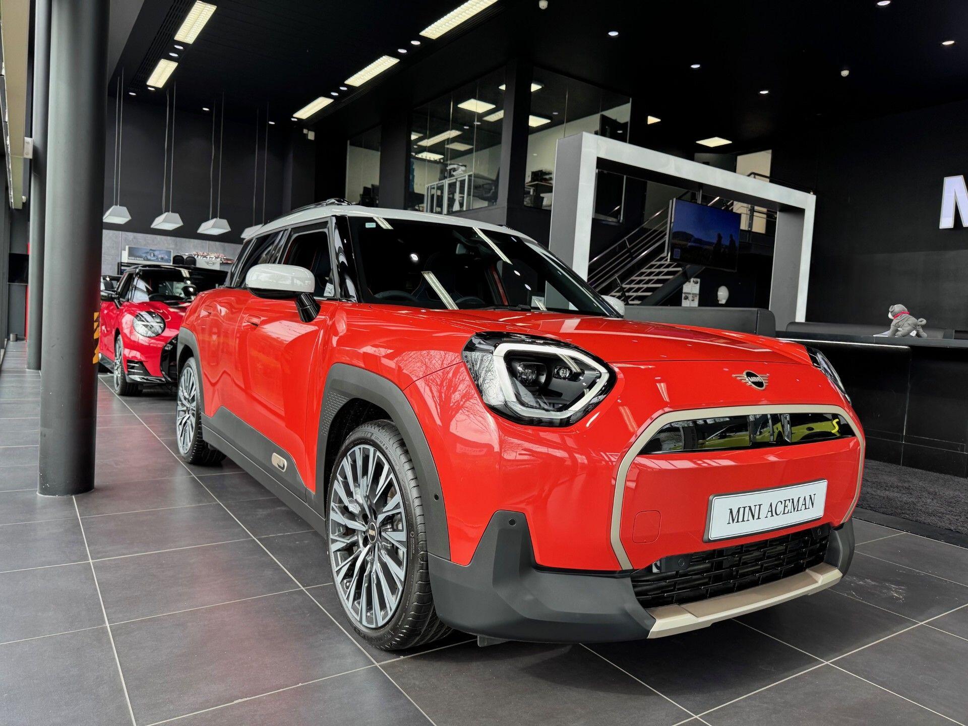MINI UK at Berry Heathrow | Car dealership in West Drayton